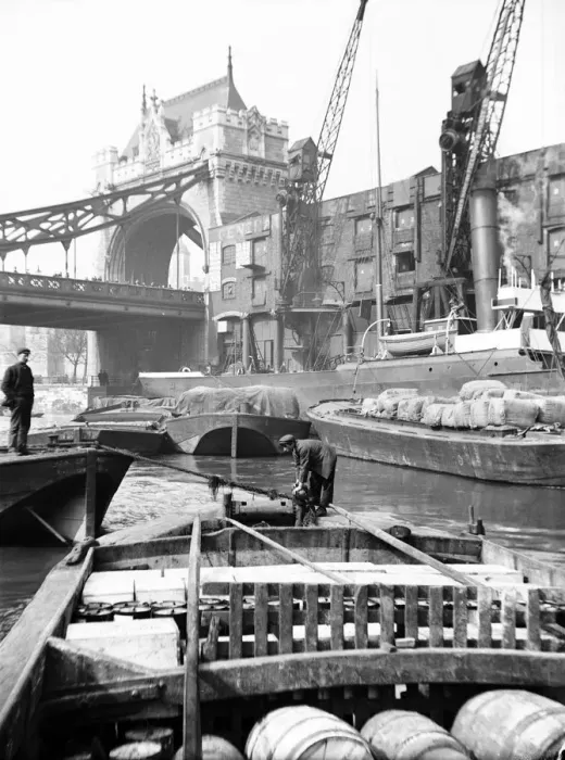 Framed Print : Lighters approaching the General Steam Navigation Companys wharf by Tower Bridge, London, c1905 Framed Print : Lighters approaching the General Steam Navigation Companys wharf by Tower Bridge, London, c1905
