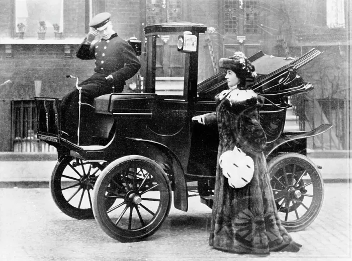 Framed Print : Lillie Langtry modelling a sable motoring coat Framed Print : Lillie Langtry modelling a sable motoring coat