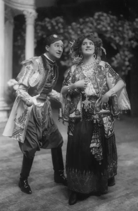Framed Print : Lily Elsie and Joseph Coyne in The Merry Widow, c1907 Framed Print : Lily Elsie and Joseph Coyne in The Merry Widow, c1907