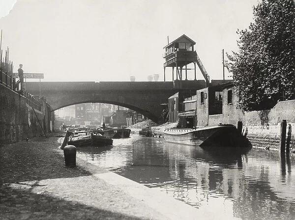 Limehouse Cut looking south from Commercial Road, Stepney, London, c1925