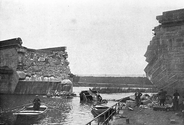 L'immense champ de Bataille; Au pont de Trilport, pres de Meaux, 1914. Creator: Unknown