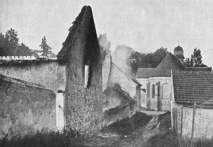 Framed Print : L'immense champ de Bataille; Pres de Meaux, au village de Chauconin, 1914. Creator: Unknown Framed Print : L'immense champ de Bataille; Pres de Meaux, au village de Chauconin, 1914. Creator: Unknown