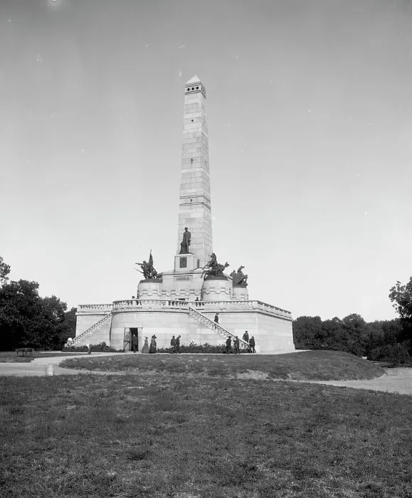 Framed Print : Lincoln Monument, Oak Ridge Cemetery, Springfield, Ill. between 1900 and 1906. Creator: Unknown Framed Print : Lincoln Monument, Oak Ridge Cemetery, Springfield, Ill. between 1900 and 1906. Creator: Unknown