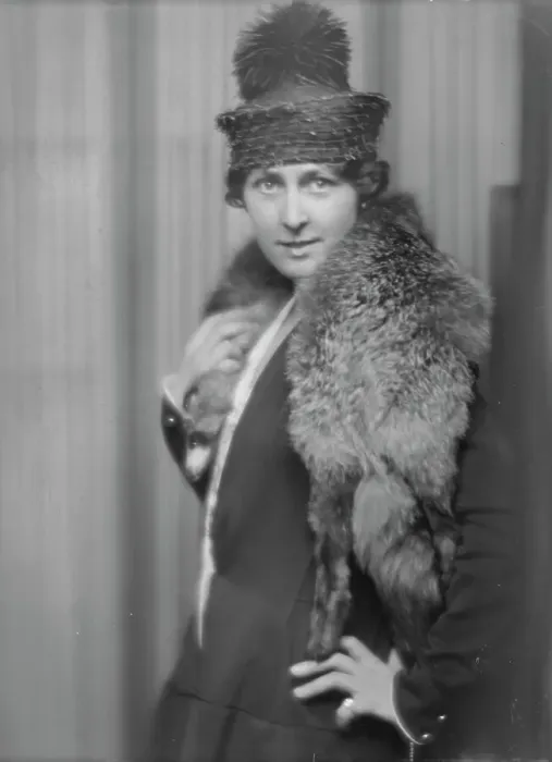 Framed Print : Lindahl, A. Miss, portrait photograph, 1915 Sept. 22. Creator: Arnold Genthe Framed Print : Lindahl, A. Miss, portrait photograph, 1915 Sept. 22. Creator: Arnold Genthe