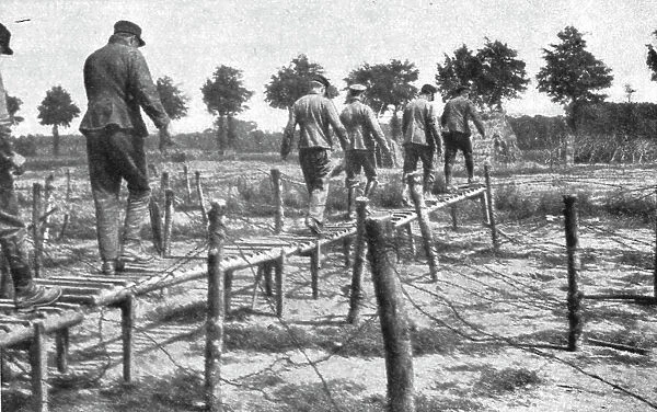 L'instruction de la Nouvelle armee Belge; L'entrainement de la Nouvelle armee Belge... 1916. Creator: Unknown