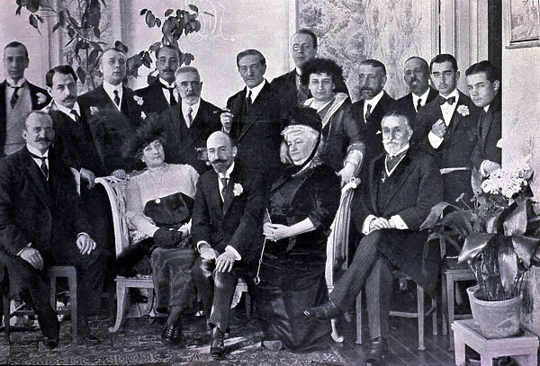 Literary meeting at F. Diaz de Mendoza home in 1914, among others: Maria Guerrero
