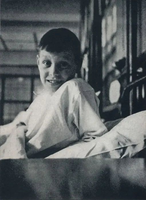 Framed Print : A little child that lightly draws its breath, and feels its life in every limb, what should it know Artist: Cecil Beaton Framed Print : A little child that lightly draws its breath, and feels its life in every limb, what should it know Artist: Cecil Beaton