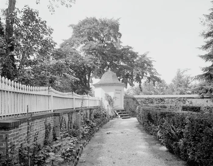 Framed Print : Little school room in the garden at Mt. Vernon, c.between 1910 and 1920. Creator: Unknown Framed Print : Little school room in the garden at Mt. Vernon, c.between 1910 and 1920. Creator: Unknown
