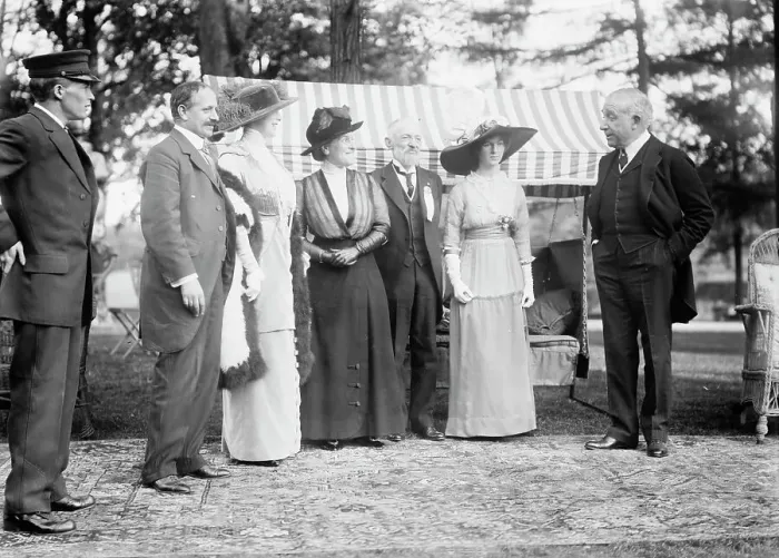 Framed Print : L.L. Bonheur; Mrs. Cochran [i.e. Cockran]; O. Straus & wife; Mrs. T. Roosevelt, Jr.; B... 1912. Creator: Bain News Service