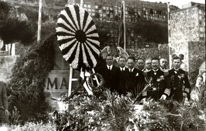 Framed Print : Lluis Companys at the grave of Francesc Macia, president of the Generalitat de Catalonia Framed Print : Lluis Companys at the grave of Francesc Macia, president of the Generalitat de Catalonia