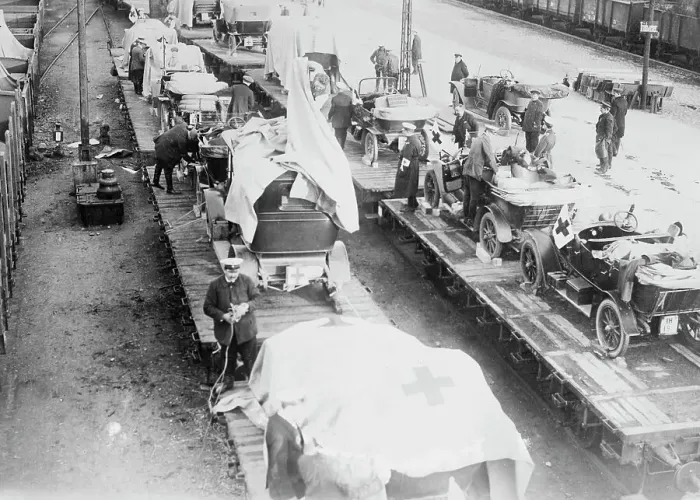 Framed Print : Loading German Red Cross supplies, between 1914 and c1915. Creator: Bain News Service Framed Print : Loading German Red Cross supplies, between 1914 and c1915. Creator: Bain News Service