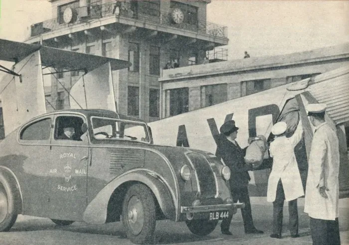 Framed Print : Loading mails on board an Imperial Airways liner at Croydon Airport, c1936 (c1937). Artist: GPO Framed Print : Loading mails on board an Imperial Airways liner at Croydon Airport, c1936 (c1937). Artist: GPO
