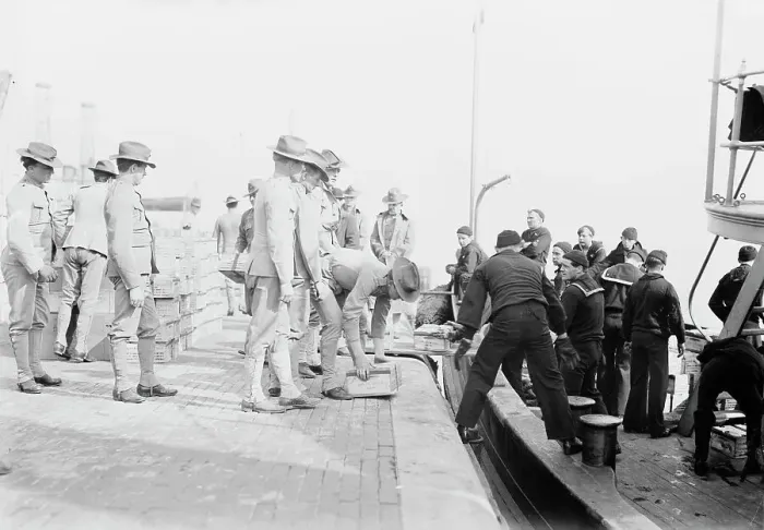 Framed Print : Loading MEADE, 1913. Creator: Bain News Service Framed Print : Loading MEADE, 1913. Creator: Bain News Service