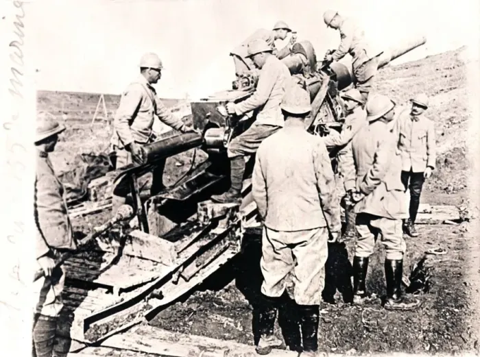 Framed Print : Loading shell into 155 mm gun, c1914-c1918 Framed Print : Loading shell into 155 mm gun, c1914-c1918