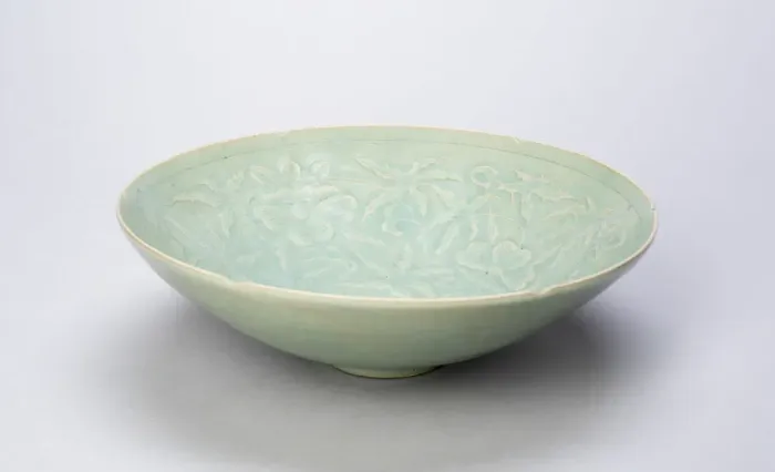 Framed Print : Lobed Bowl with Hibiscus and Floral Medallion, South Korea, Goryeo dynasty (918-1392) Framed Print : Lobed Bowl with Hibiscus and Floral Medallion, South Korea, Goryeo dynasty (918-1392)