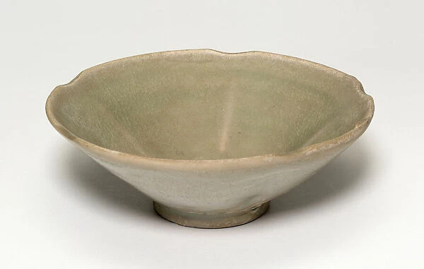 Lobed Bowl with Phoenix, Tang dynasty (618-907) or Five Dynasties period