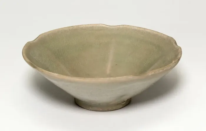 Framed Print : Lobed Bowl with Phoenix, Tang dynasty (618-907) or Five Dynasties period Framed Print : Lobed Bowl with Phoenix, Tang dynasty (618-907) or Five Dynasties period
