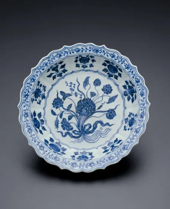 Framed Print : Lobed Dish with Bouquet of Lotus and Saggitaria, Ming dynasty, Xuande reign (1426-1435) Framed Print : Lobed Dish with Bouquet of Lotus and Saggitaria, Ming dynasty, Xuande reign (1426-1435)