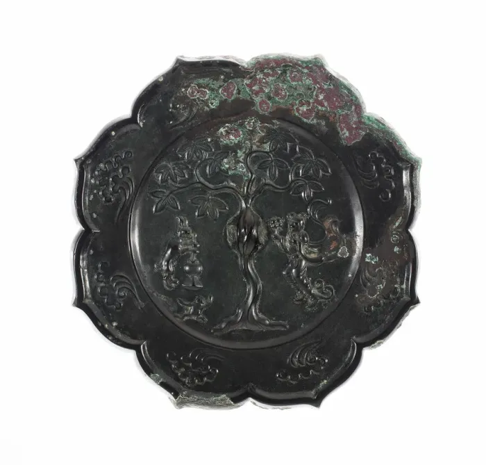 Framed Print : Lobed Mirror with Images of the Moon Palace: Hare Pounding Elixir Framed Print : Lobed Mirror with Images of the Moon Palace: Hare Pounding Elixir