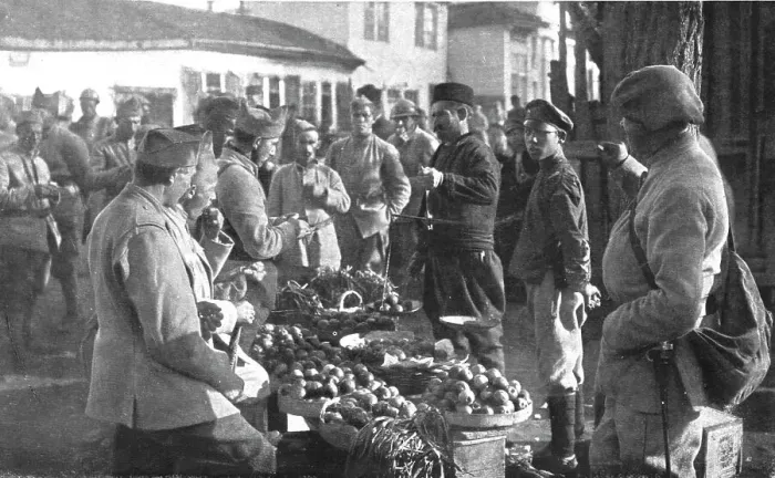 Framed Print : L'Occupation Francaise en Bulgarie; Nos soldats au marche de Kustendil, 1918. Creator: Unknown Framed Print : L'Occupation Francaise en Bulgarie; Nos soldats au marche de Kustendil, 1918. Creator: Unknown