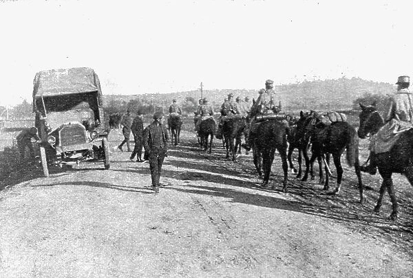 L'Occupation Francaise en Bulgarie; Sur une route bulgare: division francaise en marche, 1918. Creator: Unknown