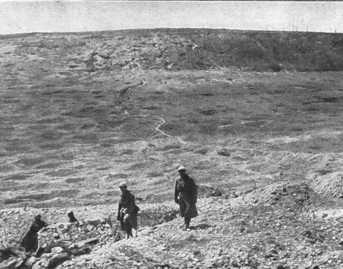Framed Print : L'offensive de la Somme: L'attaque du juillet 1916; les premieres lignes allemandes, 1916. Creator: Unknown Framed Print : L'offensive de la Somme: L'attaque du juillet 1916; les premieres lignes allemandes, 1916. Creator: Unknown