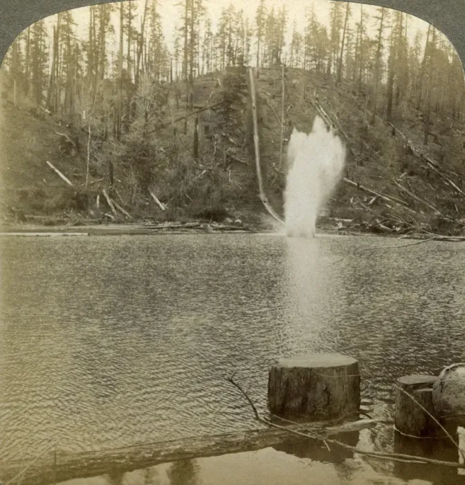 Framed Print : Log flume, Oregon, USA. Artist: Underwood & Underwood Framed Print : Log flume, Oregon, USA. Artist: Underwood & Underwood