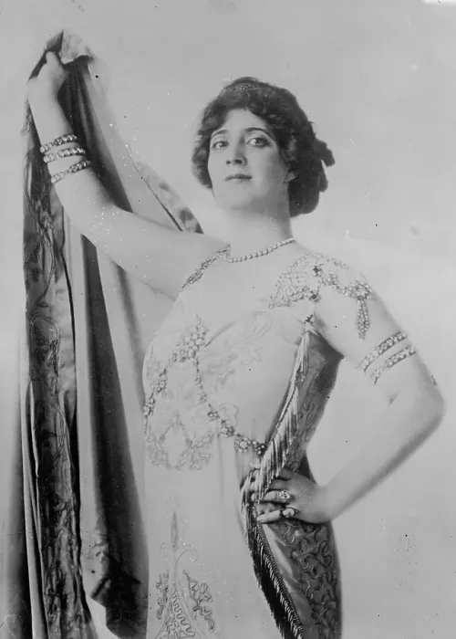 Framed Print : Lois Ewell, 1913. Creator: Bain News Service Framed Print : Lois Ewell, 1913. Creator: Bain News Service