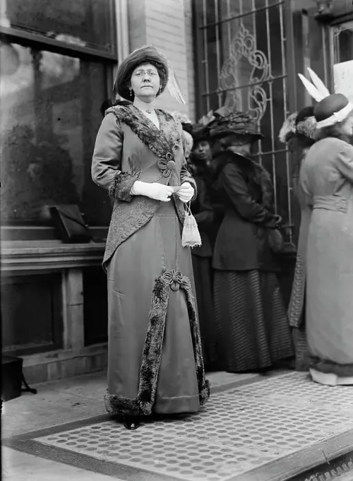 Framed Print : Lois Irene Kimsey Marshall at Mrs. W. Wilson, 1st Breakfast, 1913. Creator: Harris & Ewing. Lois Irene Kimsey Marshall at Mrs. W. Wilson, 1st Breakfast, 1913. Creator: Harris & Ewing Framed Print : Lois Irene Kimsey Marshall at Mrs. W. Wilson, 1st Breakfast, 1913. Creator: Harris & Ewing. Lois Irene Kimsey Marshall at Mrs. W. Wilson, 1st Breakfast, 1913. Creator: Harris & Ewing