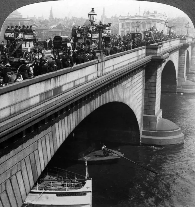 Framed Print : London Bridge, London, c late 19th century. Artist: Underwood & Underwood Framed Print : London Bridge, London, c late 19th century. Artist: Underwood & Underwood