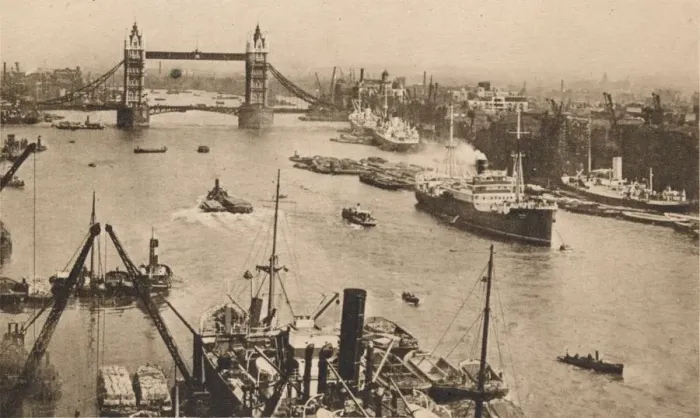 Framed Print : London - Tower Bridge and the Pool, c1910 Framed Print : London - Tower Bridge and the Pool, c1910
