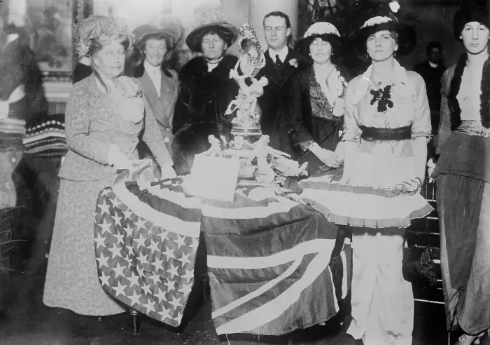 Framed Print : London -- Women's Patriotic Aerial League, between c1910 and c1915. Creator: Bain News Service Framed Print : London -- Women's Patriotic Aerial League, between c1910 and c1915. Creator: Bain News Service