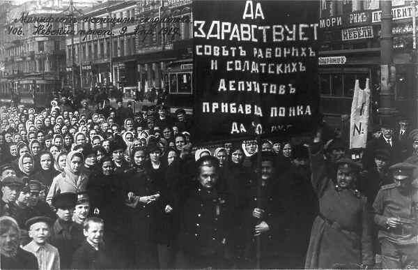 Long live the Council of Workmen's and Soldiers Deputees! Russian Sailors and Women...April 9, 1917 Creator: Anonymous