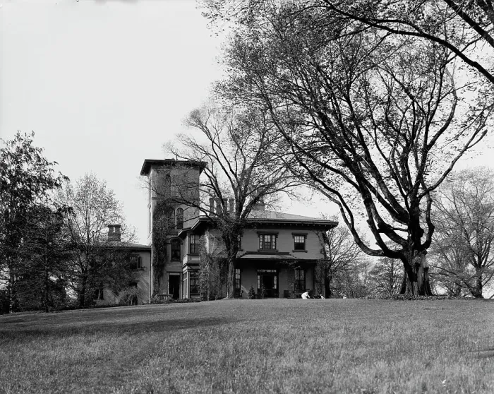 Framed Print : The Longworth home, Cincinnati, Ohio, between 1900 and 1910. Creator: Unknown Framed Print : The Longworth home, Cincinnati, Ohio, between 1900 and 1910. Creator: Unknown