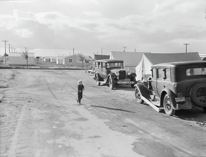 Framed Print : Looking from the camp to adjoining tract... Shafter migrant camp, California, 1938. Creator: Dorothea Lange Framed Print : Looking from the camp to adjoining tract... Shafter migrant camp, California, 1938. Creator: Dorothea Lange
