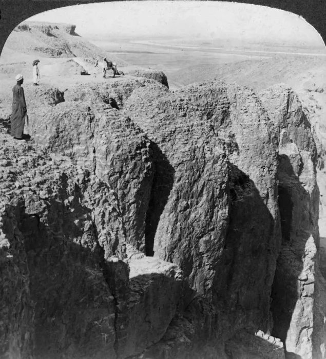 Framed Print : Looking down the Nile from the western cilffs of Thebes, Egypt, 1905. Artist: Underwood & Underwood Framed Print : Looking down the Nile from the western cilffs of Thebes, Egypt, 1905. Artist: Underwood & Underwood