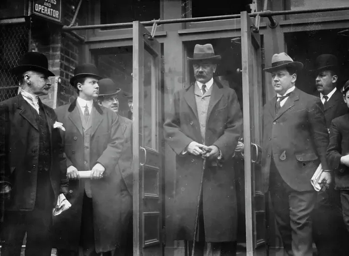 Framed Print : Lord Kitchener with others, 1910. Creator: Bain News Service Framed Print : Lord Kitchener with others, 1910. Creator: Bain News Service