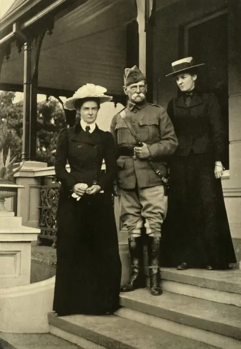Framed Print : Lord Roberts and his Daughters at Pretoria, 1900, (1901). Creator: Horace Walter Nicholls Framed Print : Lord Roberts and his Daughters at Pretoria, 1900, (1901). Creator: Horace Walter Nicholls