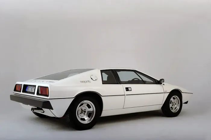 Framed Print : Lotus Esprit 1977 from the James Bond film The Spy Who Loved Me. Artist: Simon Clay Framed Print : Lotus Esprit 1977 from the James Bond film The Spy Who Loved Me. Artist: Simon Clay