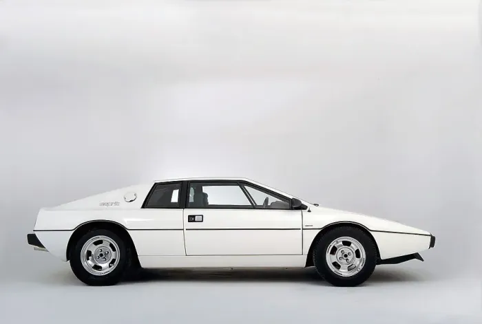 Framed Print : Lotus Esprit 1977 from the James Bond film The Spy Who Loved Me. Artist: Simon Clay Framed Print : Lotus Esprit 1977 from the James Bond film The Spy Who Loved Me. Artist: Simon Clay