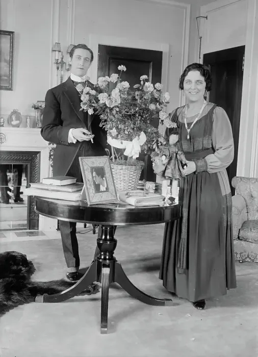 Framed Print : Lou Tellegen & Geraldine Farrar, between c1915 and c1920. Creator: Bain News Service Framed Print : Lou Tellegen & Geraldine Farrar, between c1915 and c1920. Creator: Bain News Service