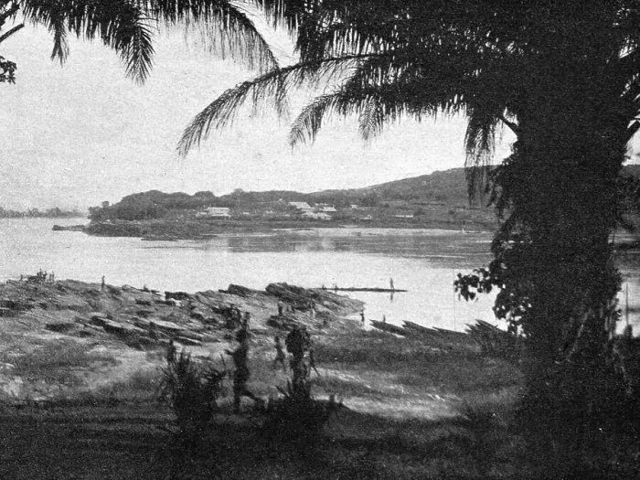 Framed Print : L'Oubangui a Mobaye; L'Ouest Africain, 1914. Creator: Unknown Framed Print : L'Oubangui a Mobaye; L'Ouest Africain, 1914. Creator: Unknown