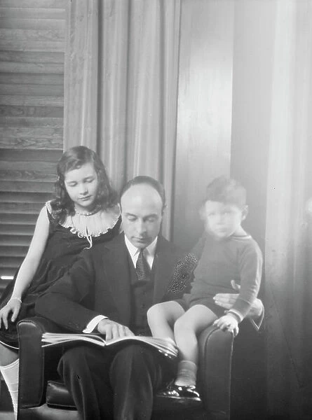 Lovett, Robert, Mr. and children, portrait photograph, 1930 Mar. 31. Creator: Arnold Genthe