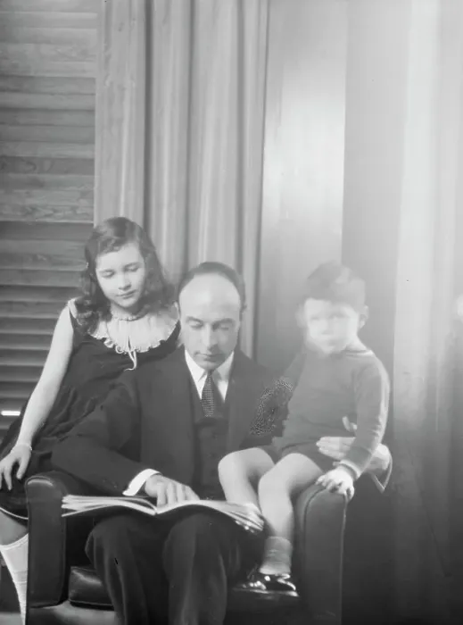 Framed Print : Lovett, Robert, Mr. and children, portrait photograph, 1930 Mar. 31. Creator: Arnold Genthe Framed Print : Lovett, Robert, Mr. and children, portrait photograph, 1930 Mar. 31. Creator: Arnold Genthe
