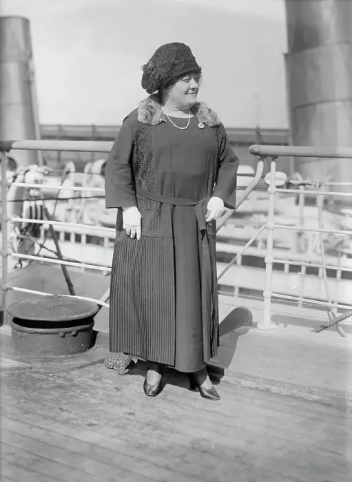 Framed Print : Luisa Tetrazzini, between c1915 and c1920. Creator: Bain News Service Framed Print : Luisa Tetrazzini, between c1915 and c1920. Creator: Bain News Service