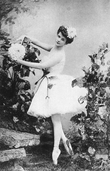 Lyubov Yegorova, Russian ballerina, 1905
