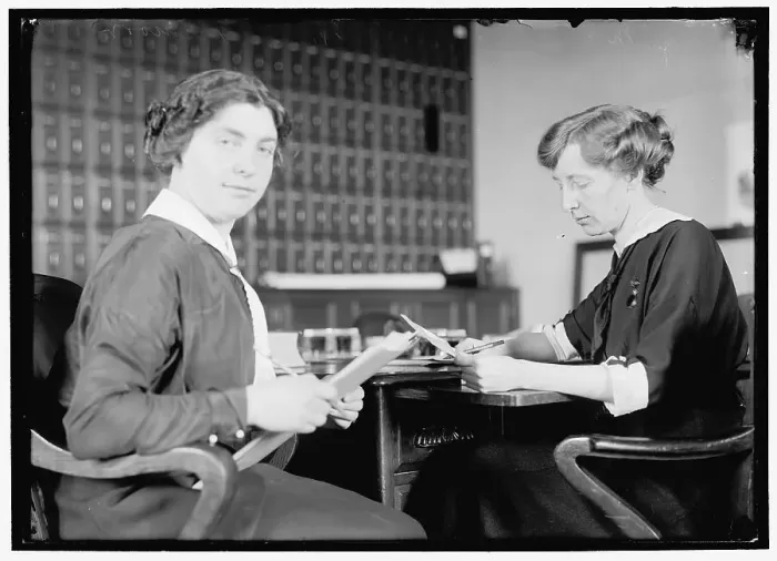 Framed Print : M L Simpson? Ms Desmorn?, between 1914 and 1917. Creator: Harris & Ewing... M L Simpson? Ms Desmorn?, between 1914 and 1917. Creator: Harris & Ewing Framed Print : M L Simpson? Ms Desmorn?, between 1914 and 1917. Creator: Harris & Ewing... M L Simpson? Ms Desmorn?, between 1914 and 1917. Creator: Harris & Ewing