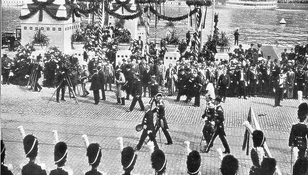 M Poincare Hate son retour en France; Le President est recu a Stockholm par Gustave V, 1914. Creator: Malmstrom