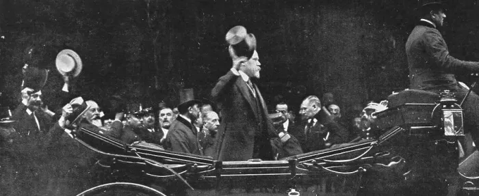 Framed Print : M Poincare Hate son retour en France; Rentrant A Paris, le President quitte la gare du Nord, 1914 Creator: Unknown Framed Print : M Poincare Hate son retour en France; Rentrant A Paris, le President quitte la gare du Nord, 1914 Creator: Unknown