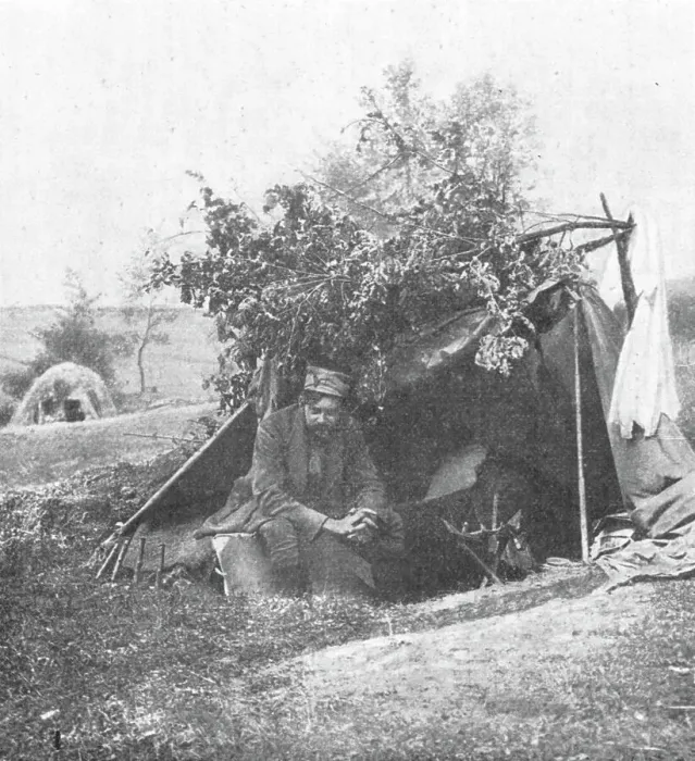 Framed Print : M. Vladimir Betzitch, peintre militaire serbe, sous sa tente, au debut de la campagne. 1916. Creator: Unknown Framed Print : M. Vladimir Betzitch, peintre militaire serbe, sous sa tente, au debut de la campagne. 1916. Creator: Unknown